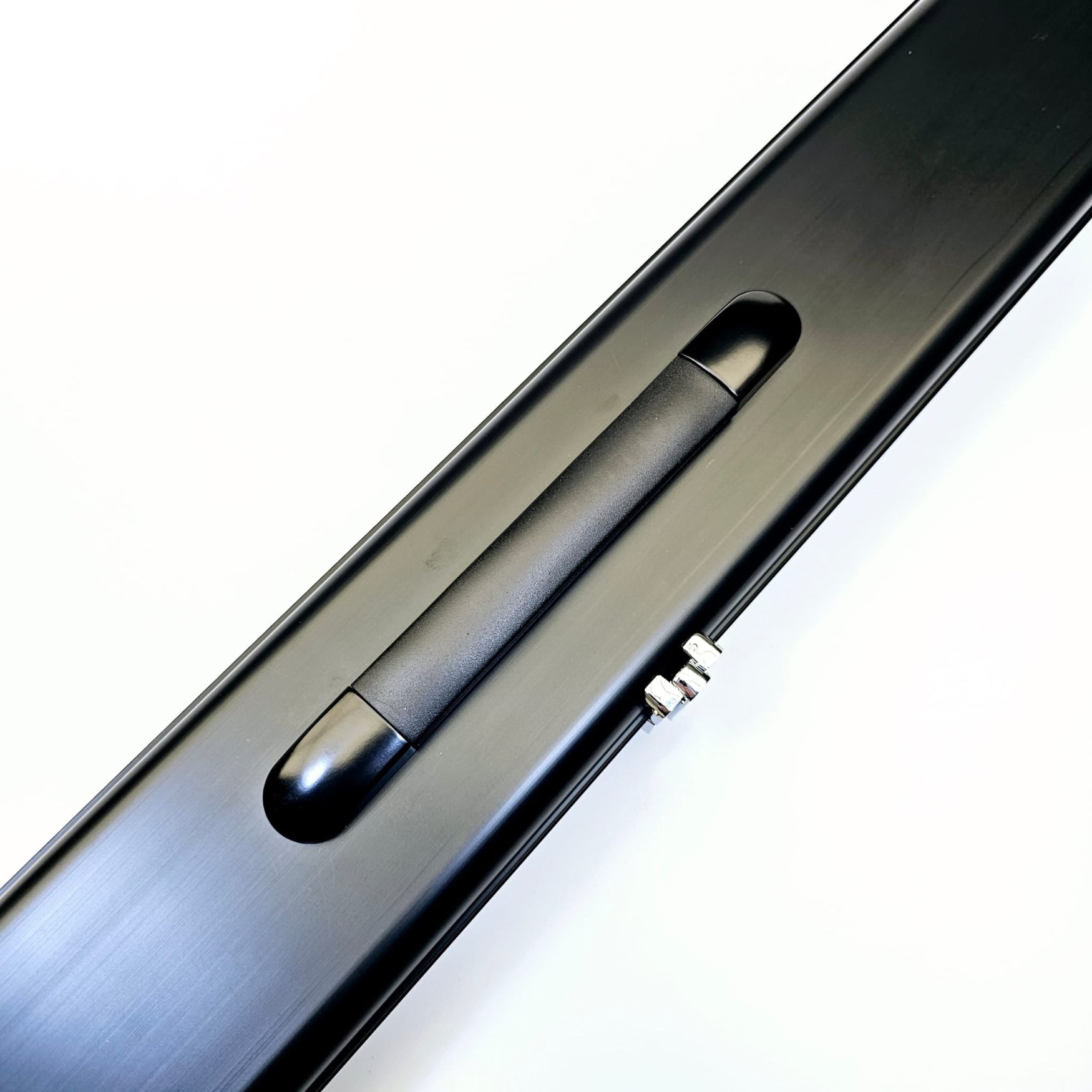 Premium Cues One Piece 3 Channel Aluminium Cue Cases in Black close up handle view