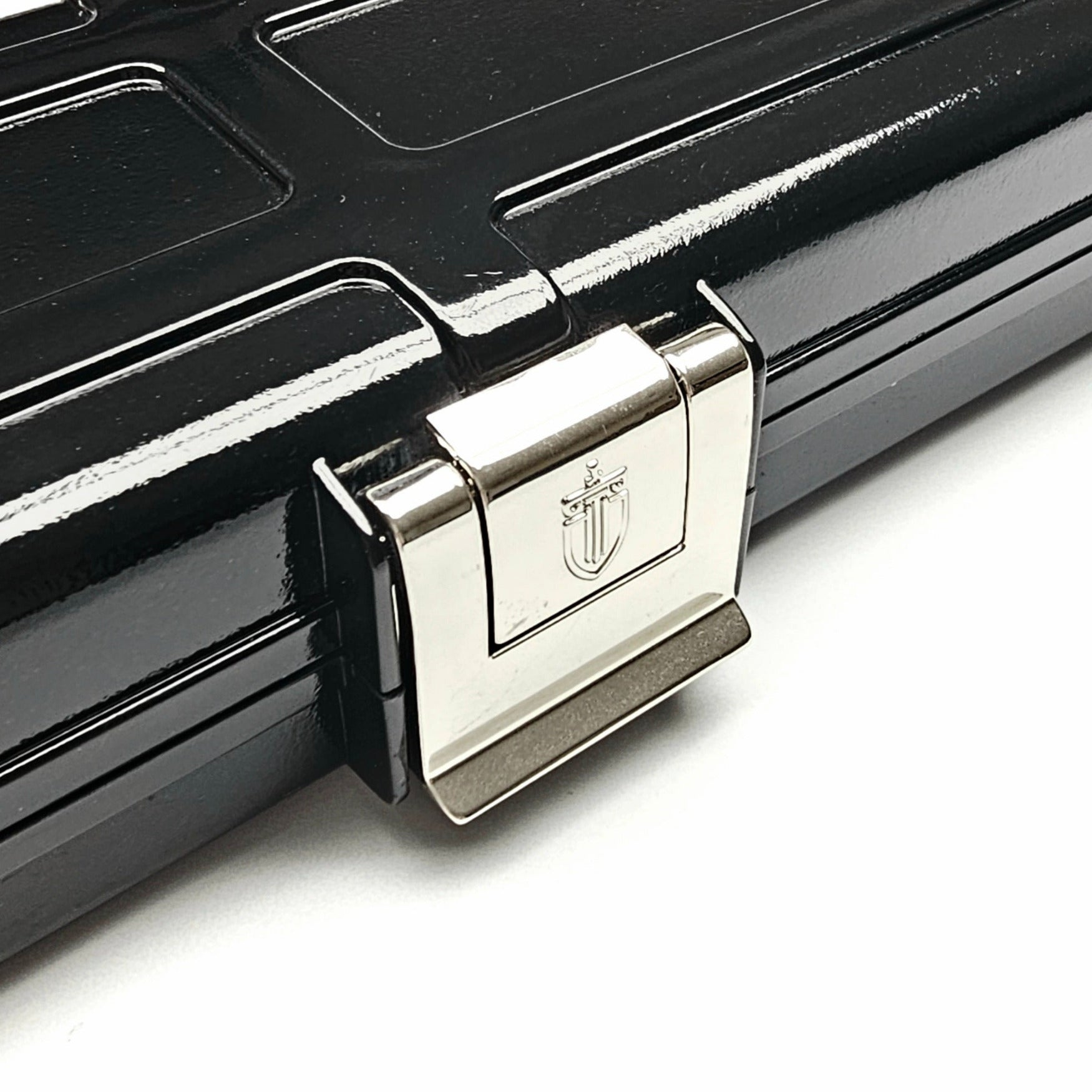 Premium Cues x Vibrant Multifunctional Black One Piece Cue Case - Clasp close up