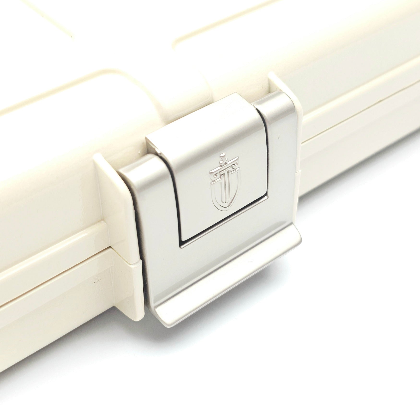 Premium Cues x Vibrant Multifunctional Off-White One Piece Cue Case - Clasp close up