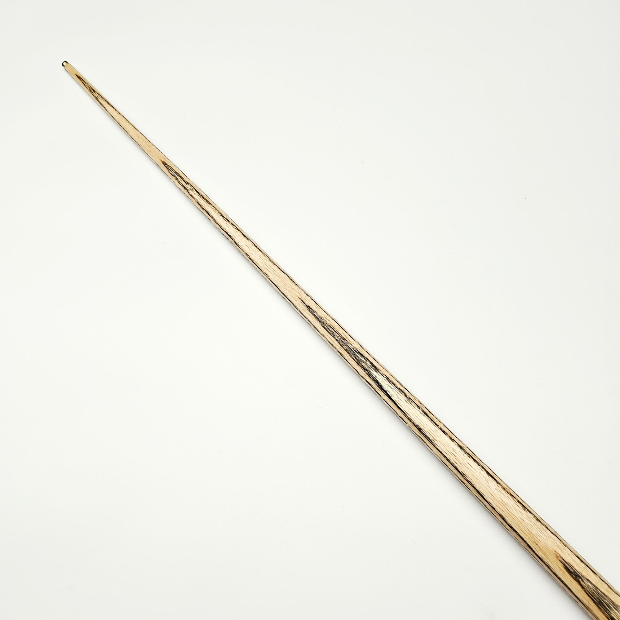 Stephen Maguire FFF one piece snooker cue no 37 arrows on angle view