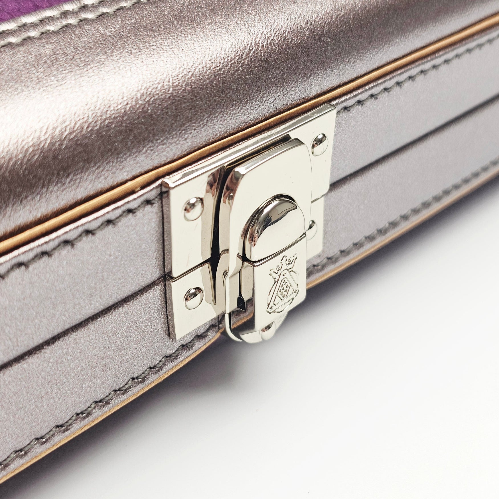 Vibrant Carbon 3 Channel Purple One Piece Cue Case - Clasp closed view