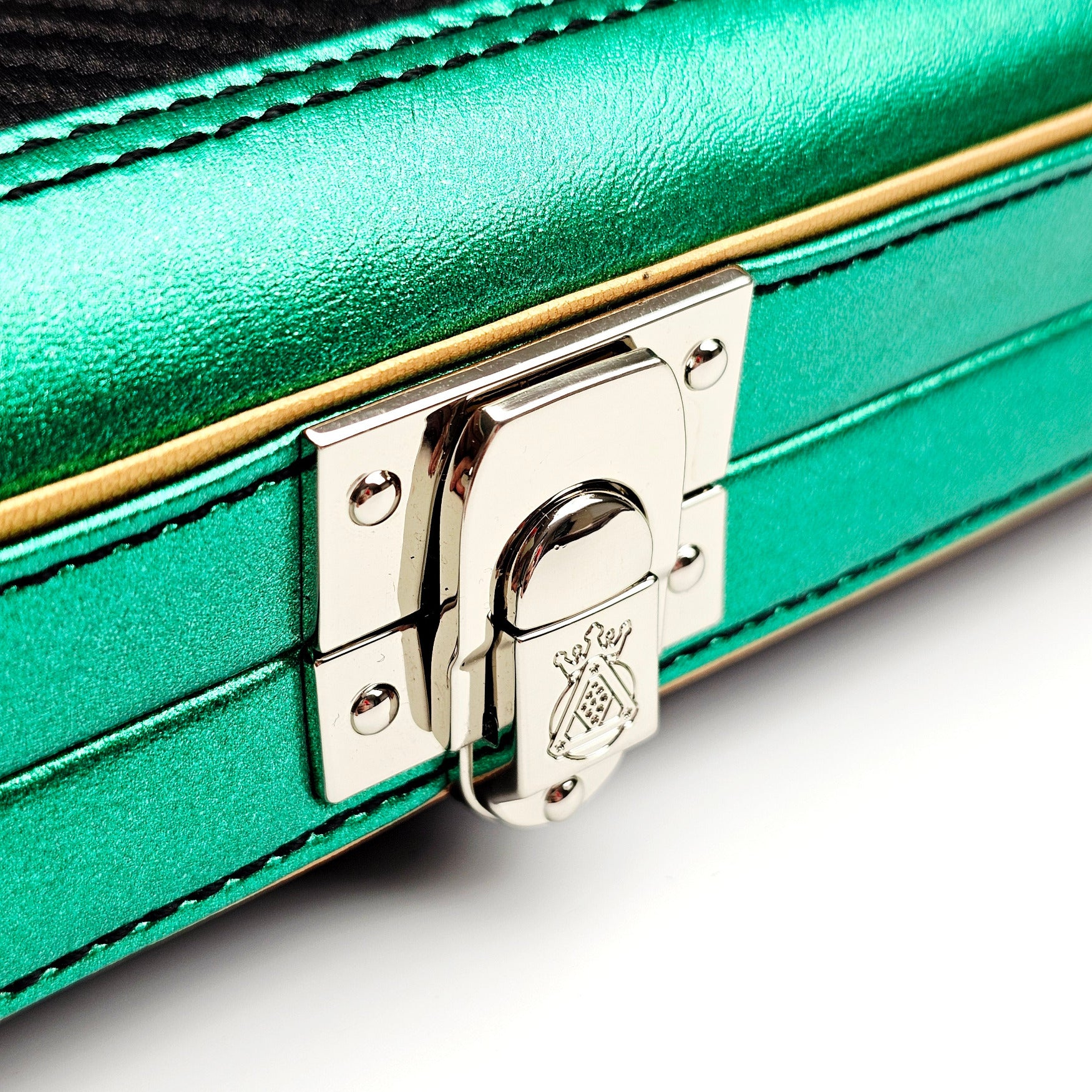 Vibrant Carbon Black/Green One Piece Cue Case - Clasp closed view