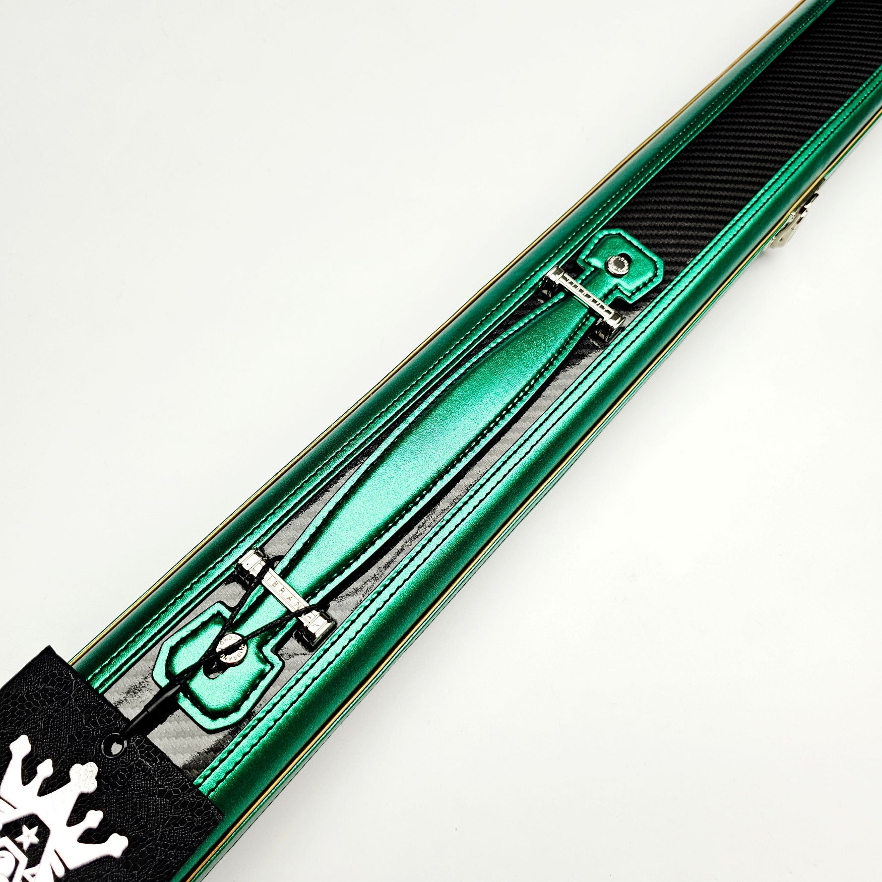 Vibrant Carbon Black/Green One Piece Cue Case - Handle close up view