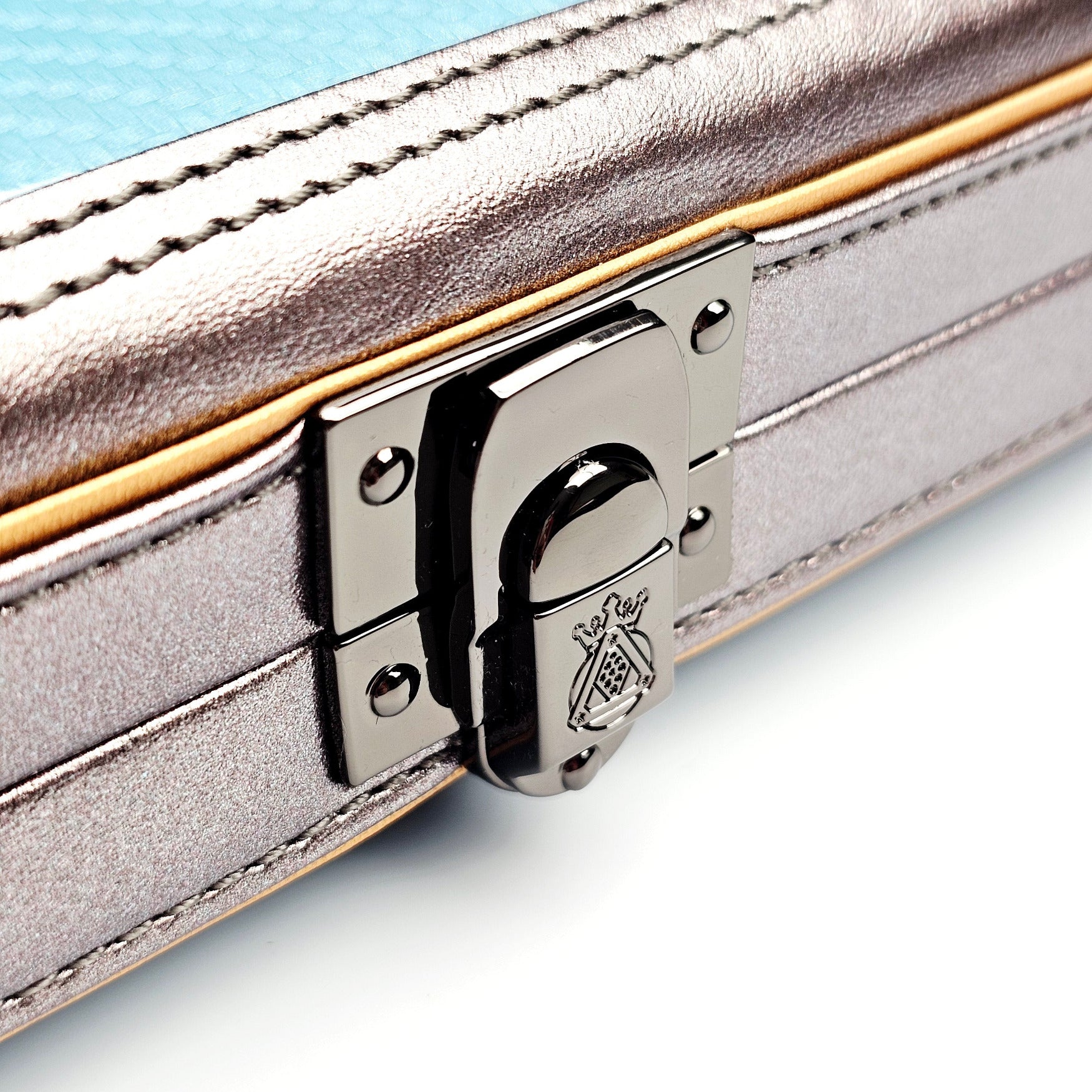 Vibrant Carbon Blue One Piece Cue Case - Clasp closed view