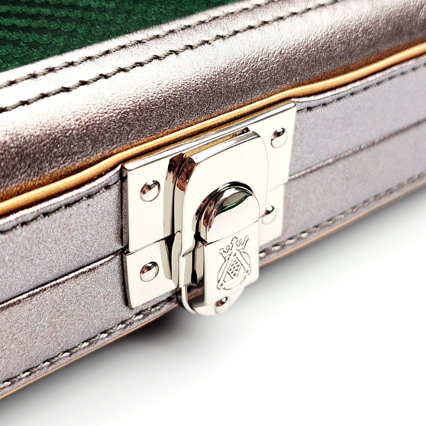 Vibrant Carbon Green One Piece Cue Case - Clasp closed view