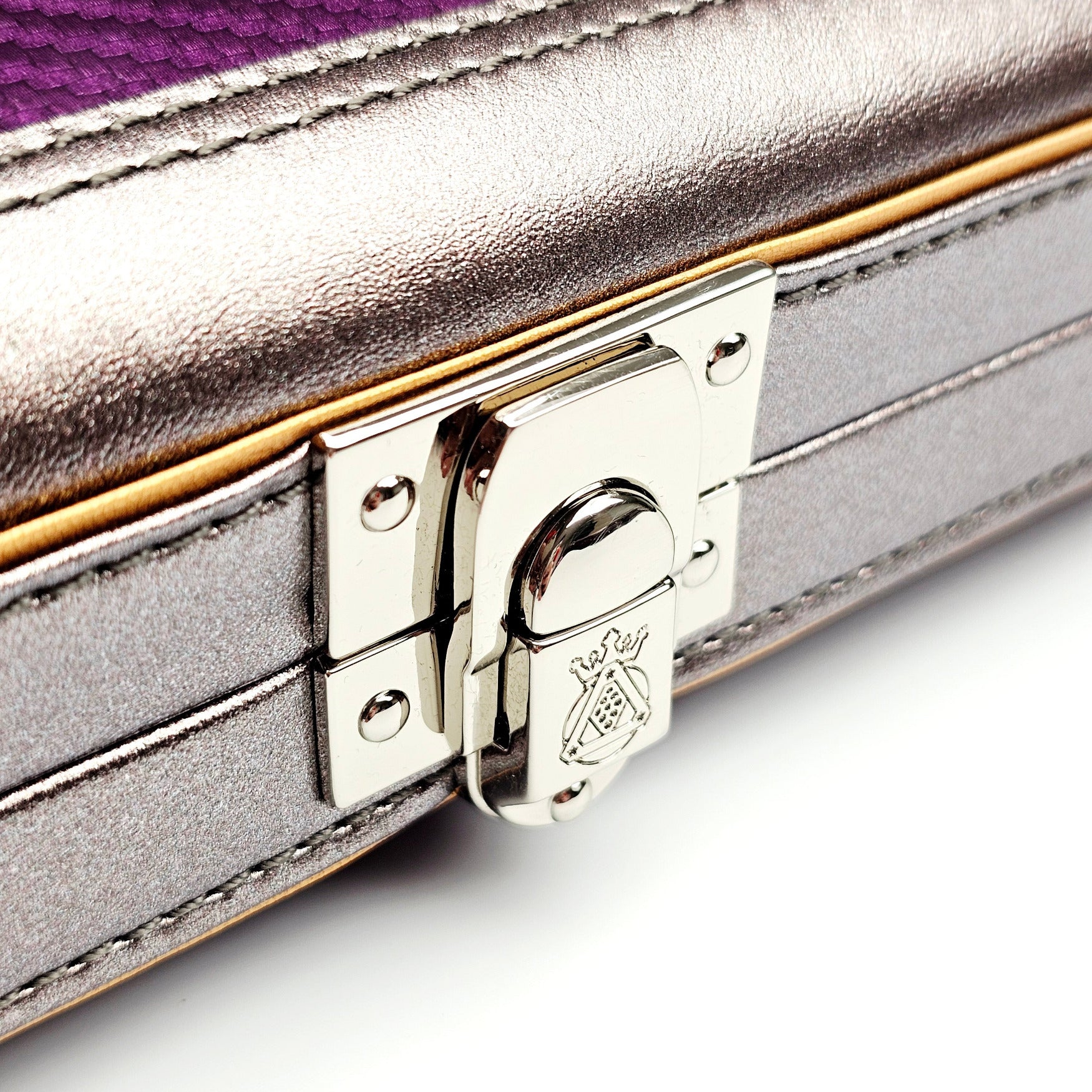 Vibrant Carbon Purple One Piece Cue Case - Clasp closed view