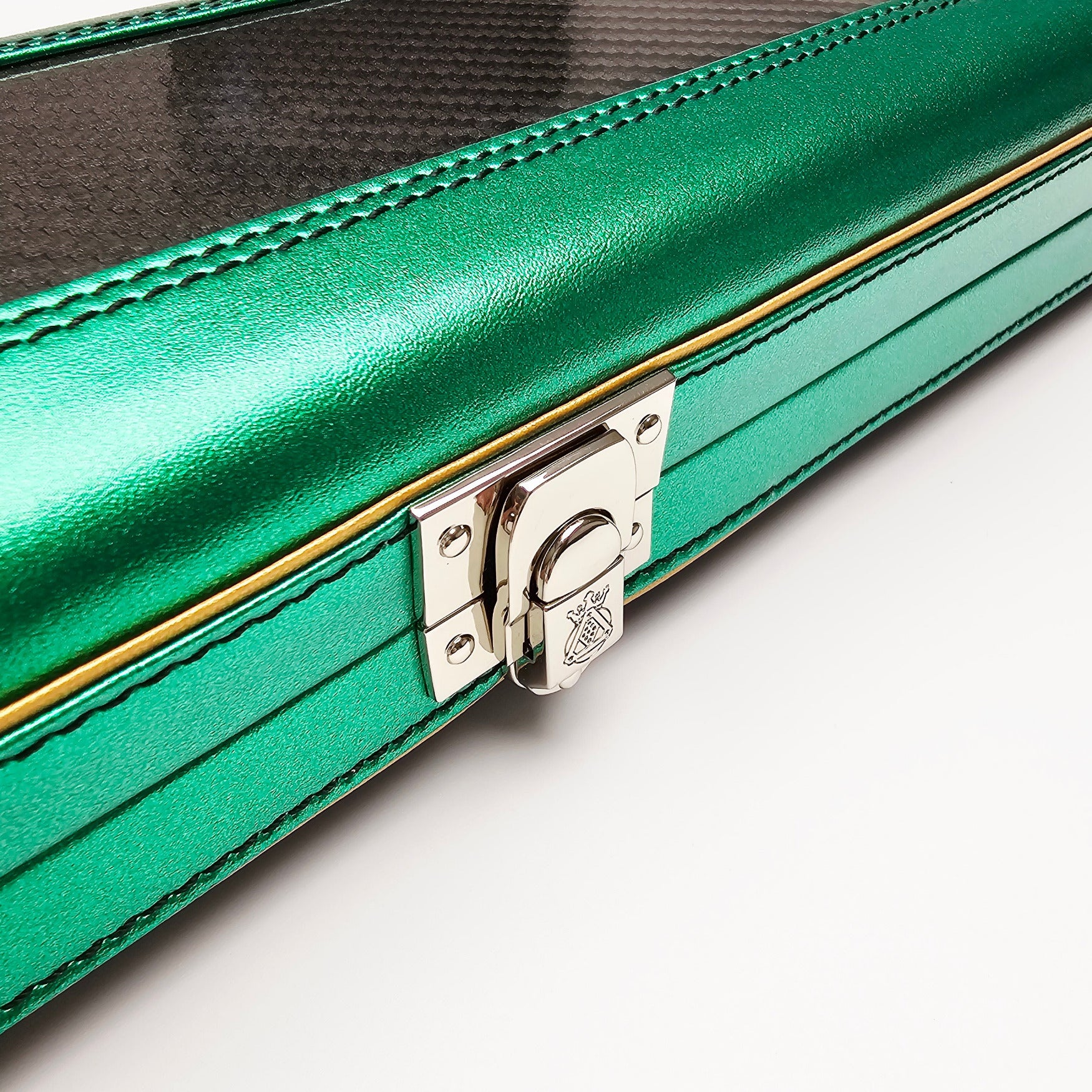 Vibrant Carbon Series 3 Channel Black/Green One Piece Cue Case - Clasp closed view