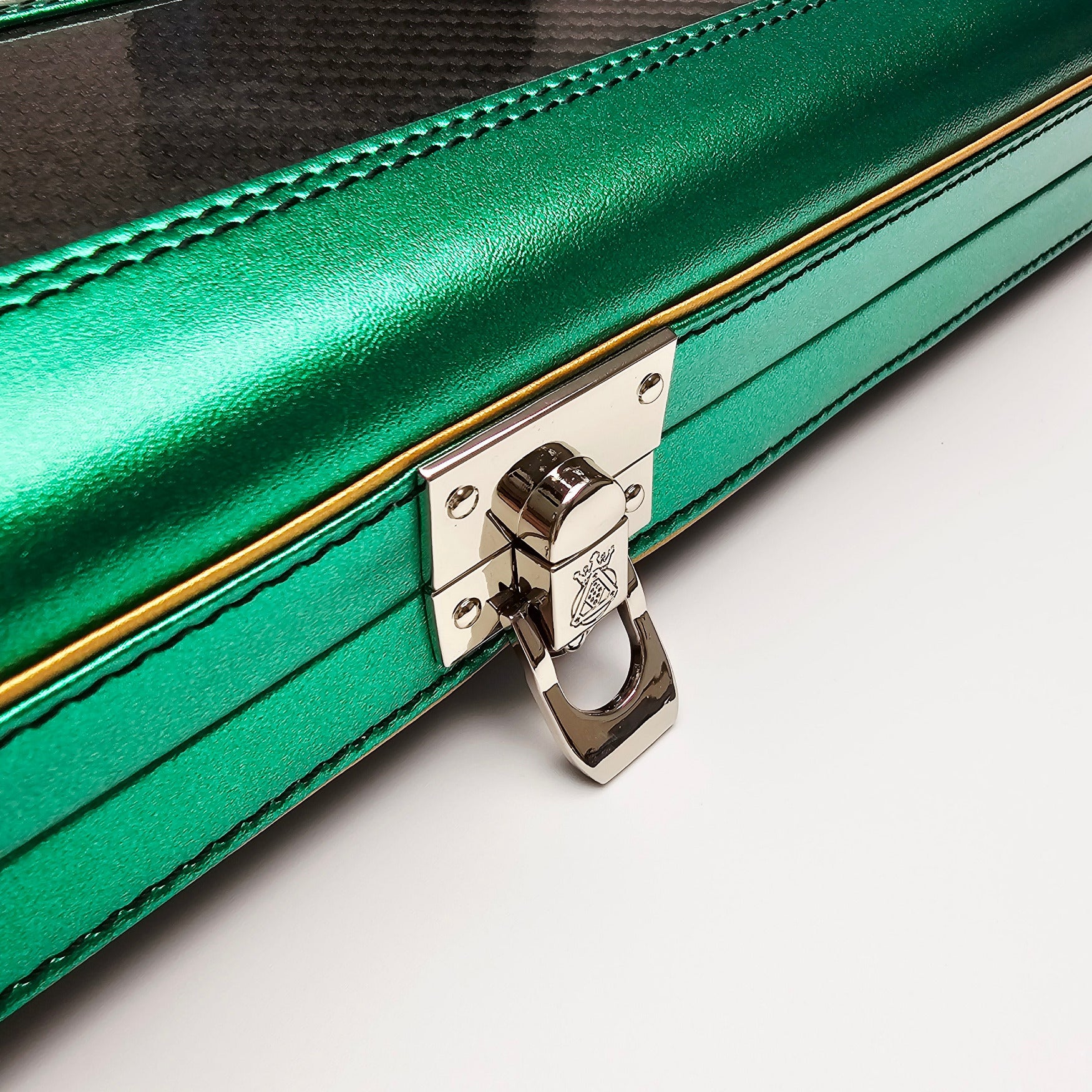 Vibrant Carbon Series 3 Channel Black/Green One Piece Cue Case - Clasp open view