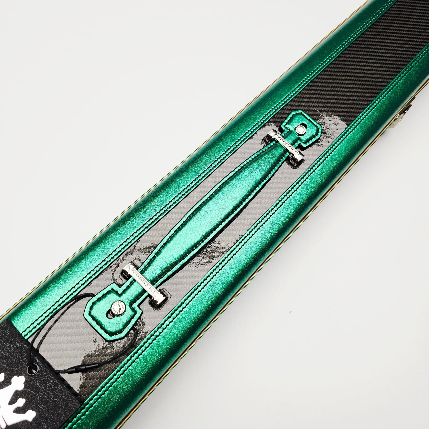 Vibrant Carbon Series 3 Channel Black/Green One Piece Cue Case - Handle close up view