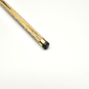 Tip end of Asia Cues Signature No.559 snooker cue featuring a 9.3mm tip and brass ferrule for enhanced cue ball control and accuracy.